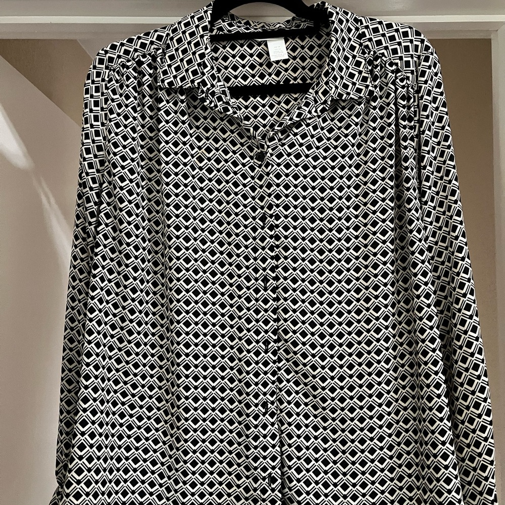 H&M black and white button down blouse